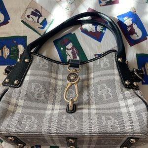 Dooney & Bourke hand bag